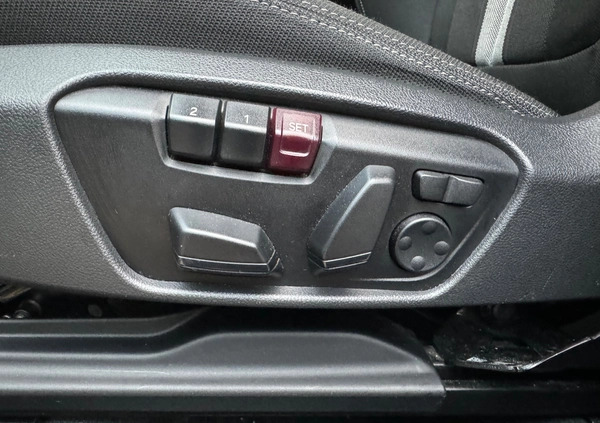 BMW X1 cena 99900 przebieg: 135600, rok produkcji 2018 z Bolesławiec małe 562